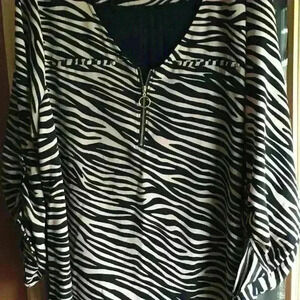 Simply Emma size 3x beige &black striped front solid black back.